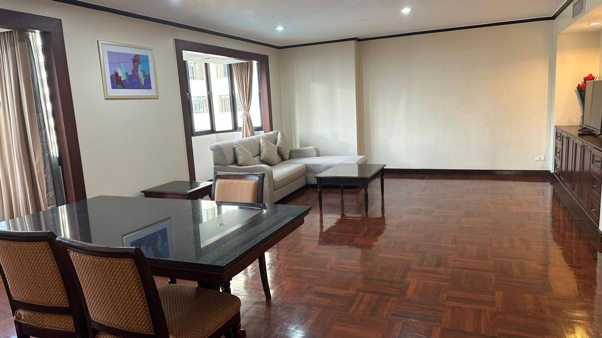 Affordable Serviced Apartments In Nana Omni Tower - Prime Sukhumvit Location Bangkok Exteriör bild