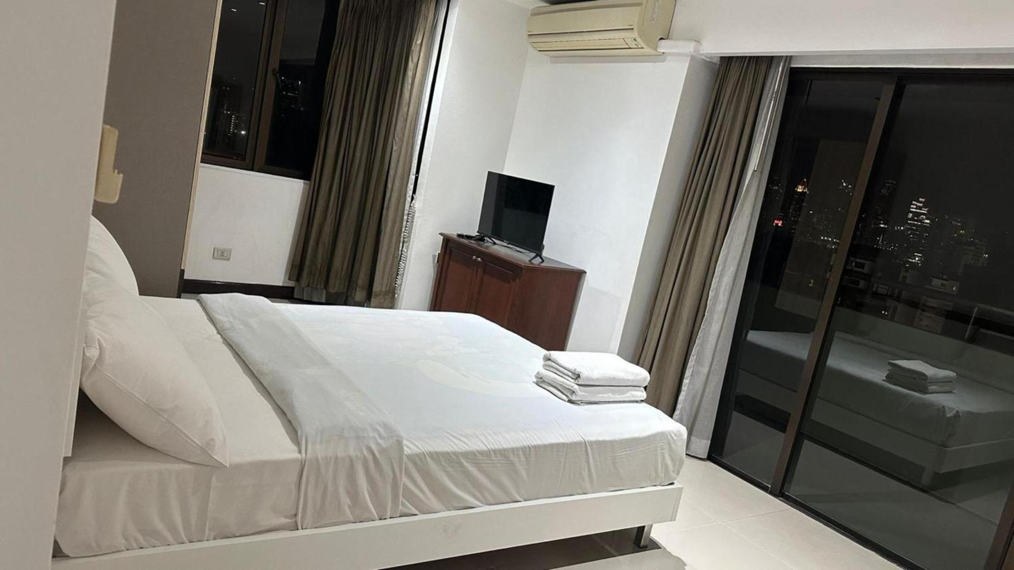 Affordable Serviced Apartments In Nana Omni Tower - Prime Sukhumvit Location Bangkok Exteriör bild