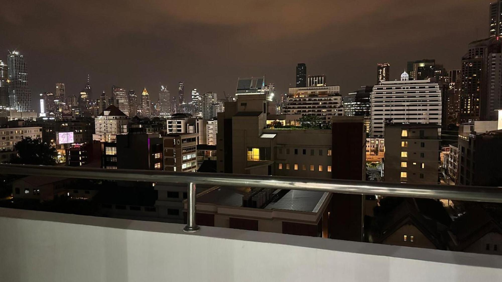 Affordable Serviced Apartments In Nana Omni Tower - Prime Sukhumvit Location Bangkok Exteriör bild