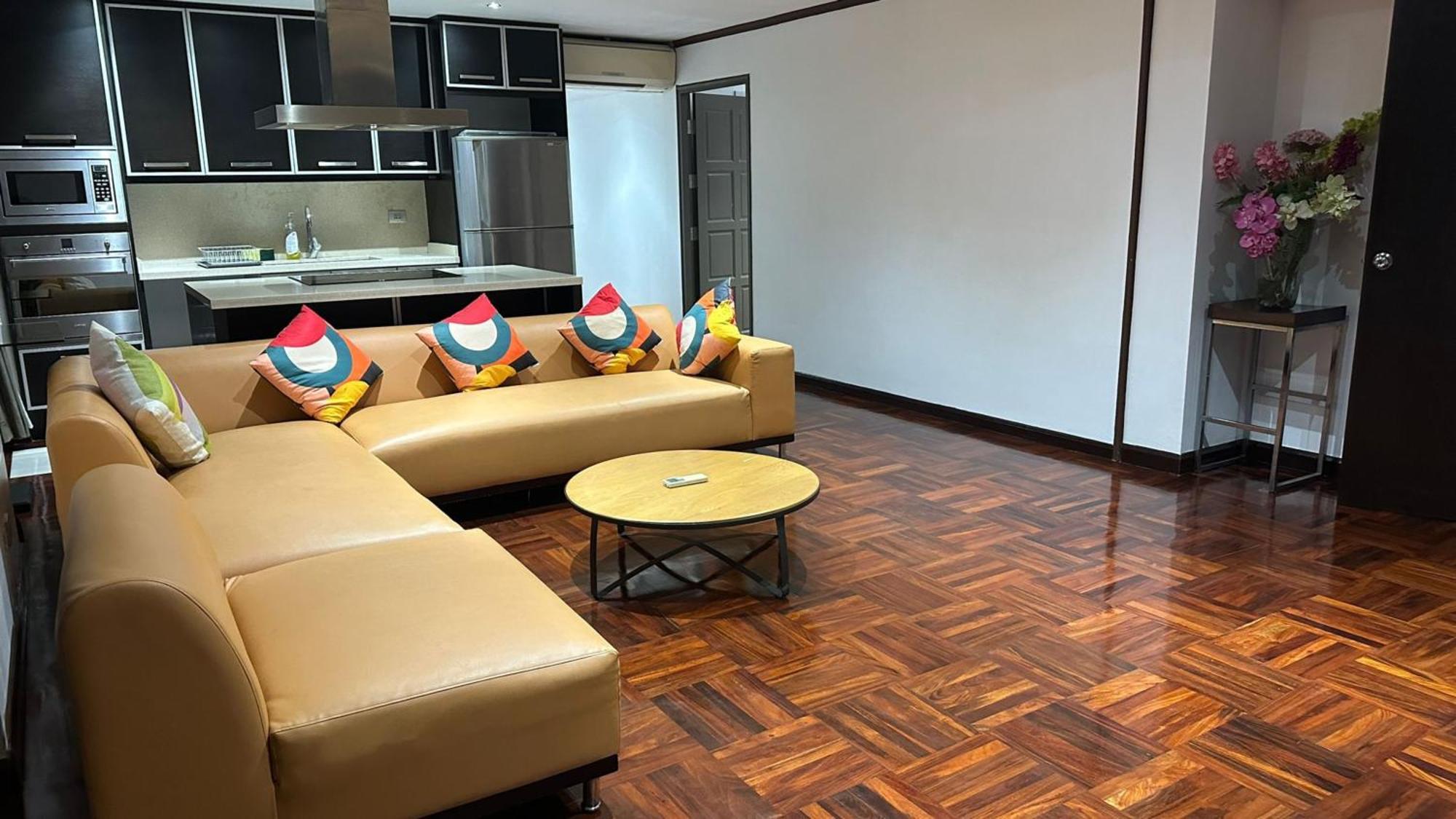 Affordable Serviced Apartments In Nana Omni Tower - Prime Sukhumvit Location Bangkok Exteriör bild