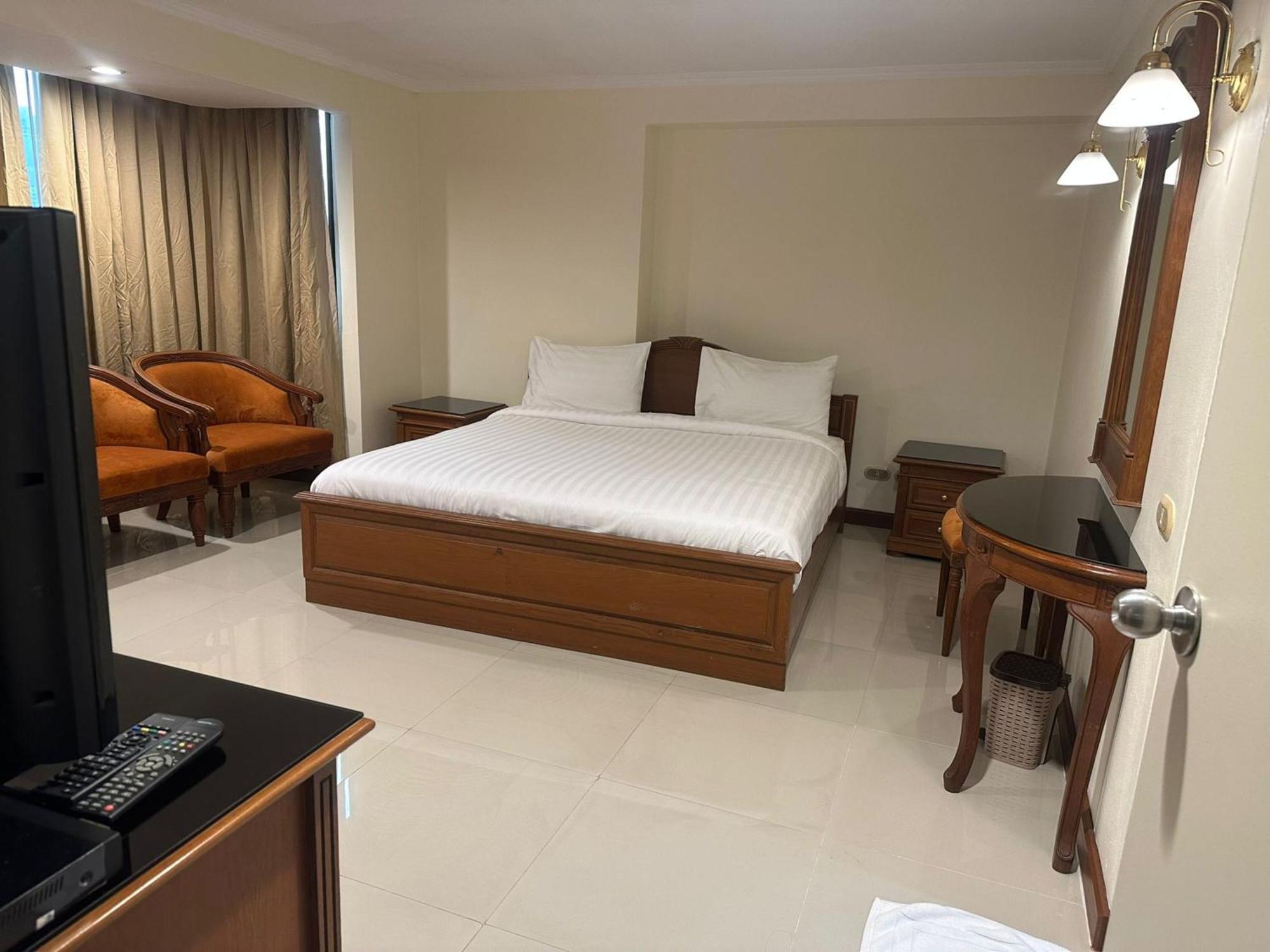 Affordable Serviced Apartments In Nana Omni Tower - Prime Sukhumvit Location Bangkok Exteriör bild