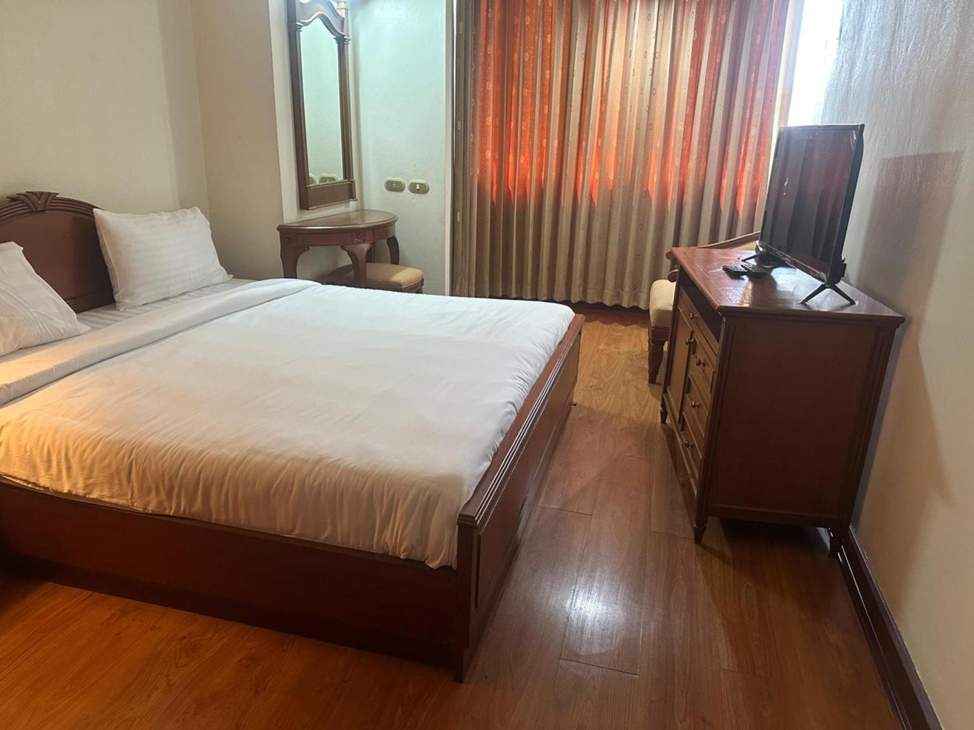 Affordable Serviced Apartments In Nana Omni Tower - Prime Sukhumvit Location Bangkok Exteriör bild