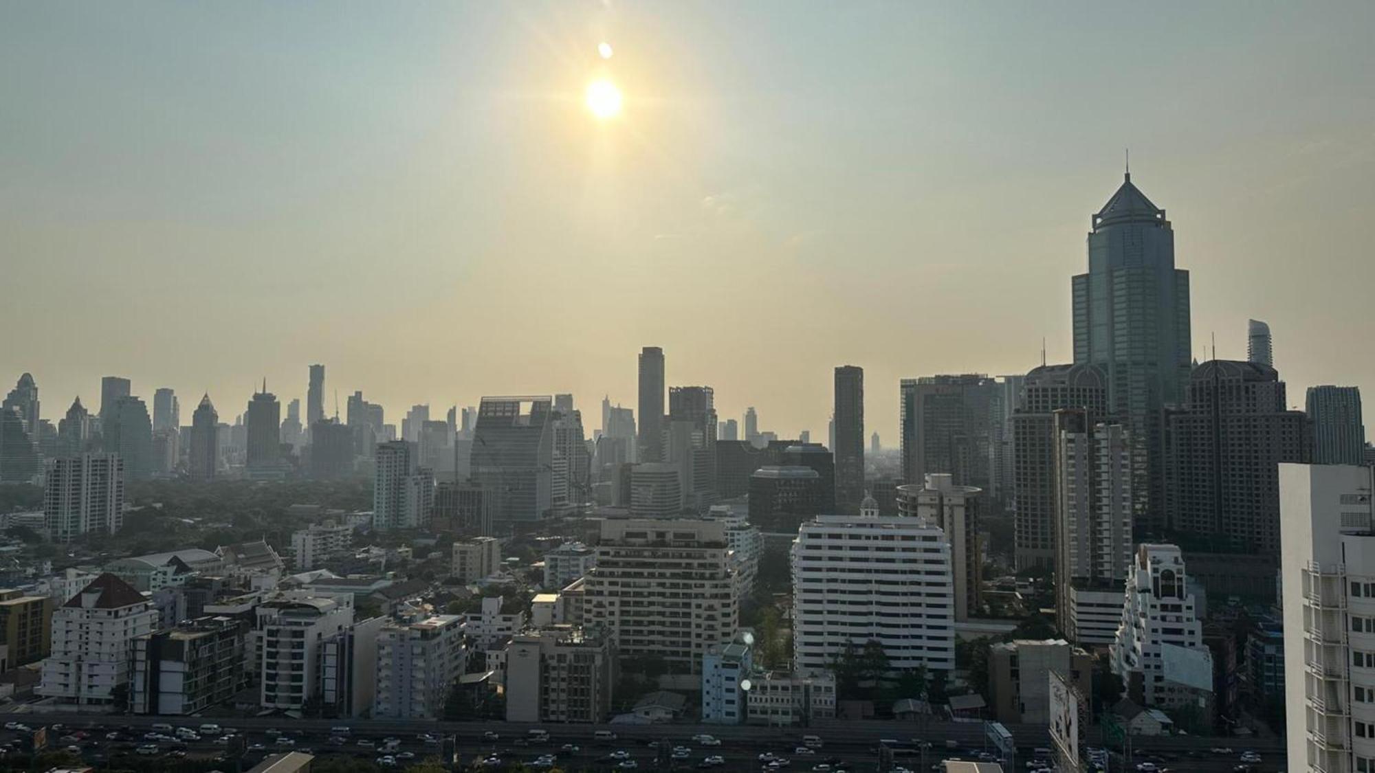 Affordable Serviced Apartments In Nana Omni Tower - Prime Sukhumvit Location Bangkok Exteriör bild