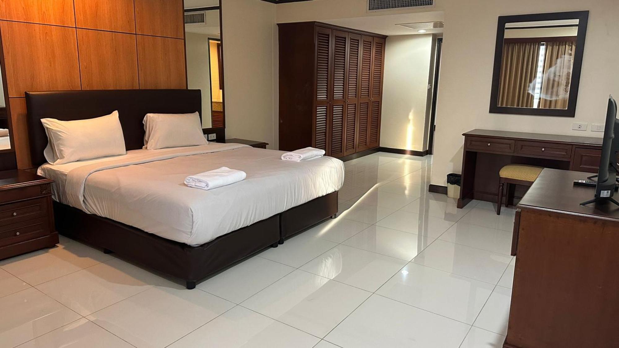 Affordable Serviced Apartments In Nana Omni Tower - Prime Sukhumvit Location Bangkok Exteriör bild