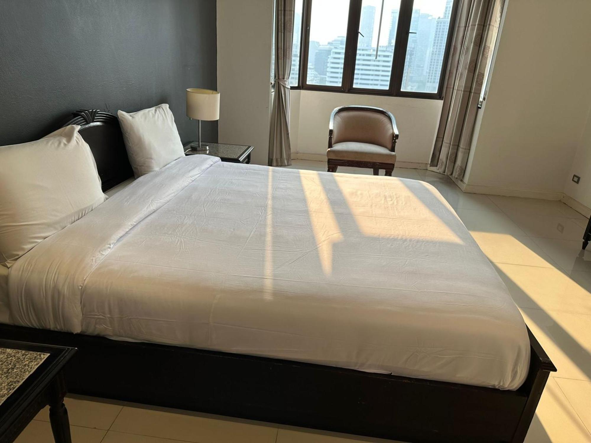 Affordable Serviced Apartments In Nana Omni Tower - Prime Sukhumvit Location Bangkok Exteriör bild