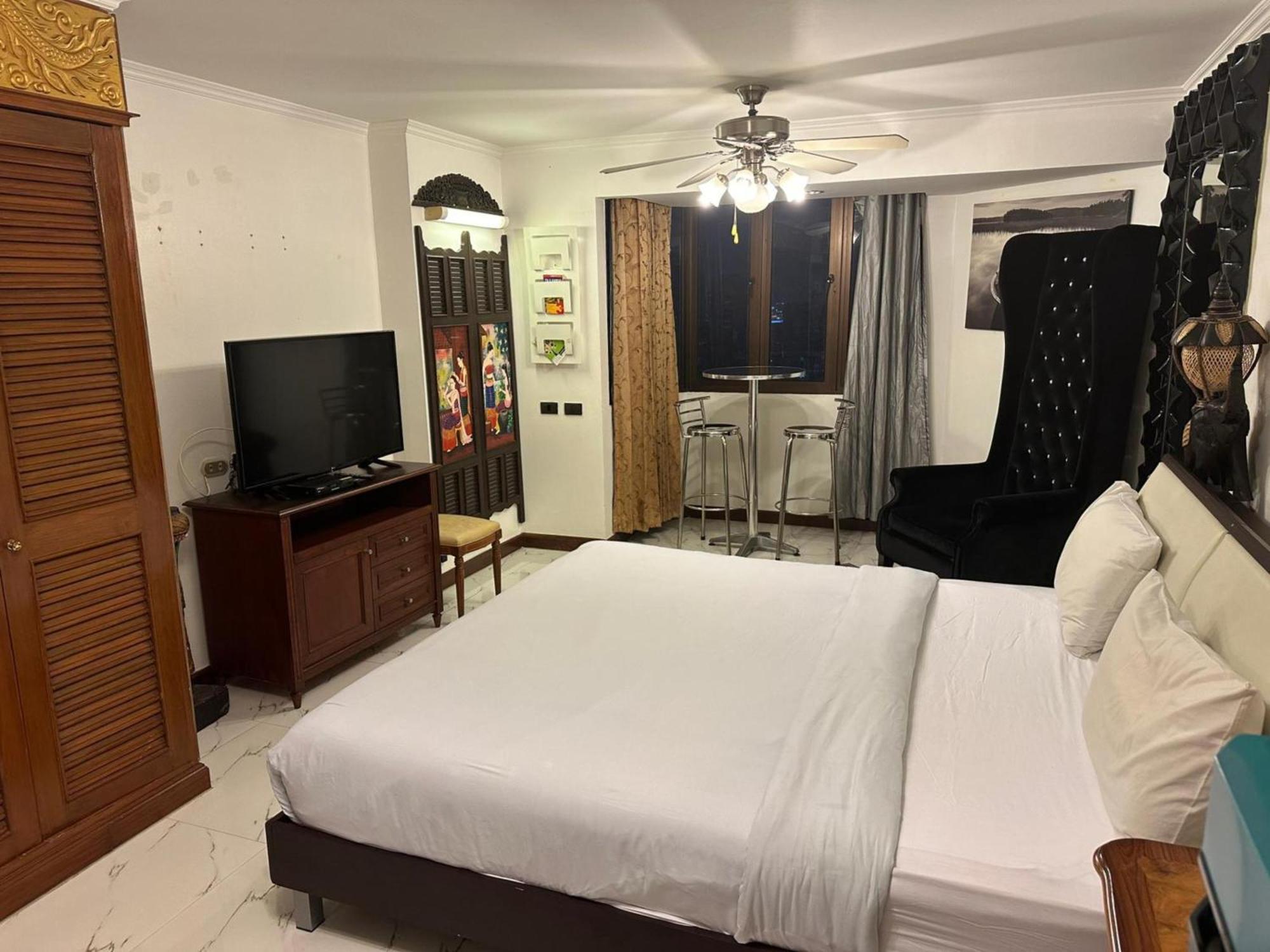Affordable Serviced Apartments In Nana Omni Tower - Prime Sukhumvit Location Bangkok Exteriör bild