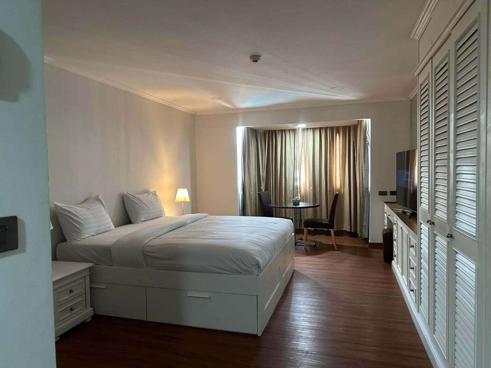 Affordable Serviced Apartments In Nana Omni Tower - Prime Sukhumvit Location Bangkok Exteriör bild