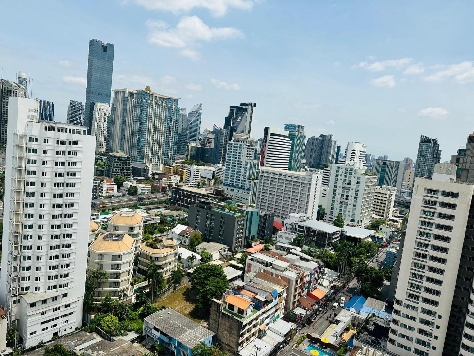 Affordable Serviced Apartments In Nana Omni Tower - Prime Sukhumvit Location Bangkok Exteriör bild