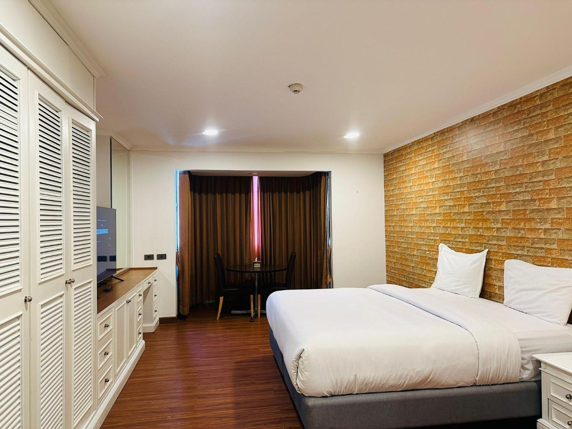 Affordable Serviced Apartments In Nana Omni Tower - Prime Sukhumvit Location Bangkok Exteriör bild