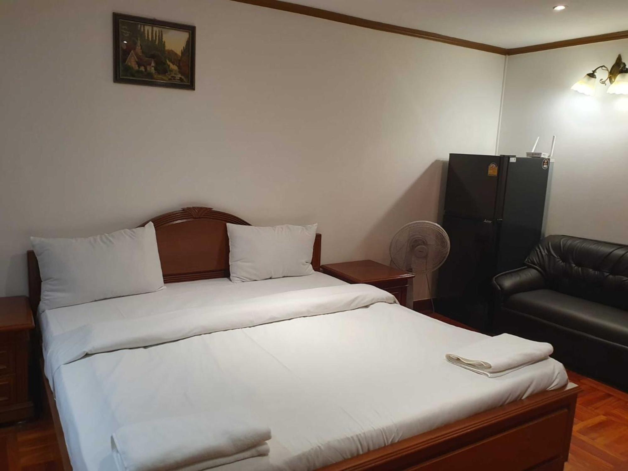 Affordable Serviced Apartments In Nana Omni Tower - Prime Sukhumvit Location Bangkok Exteriör bild