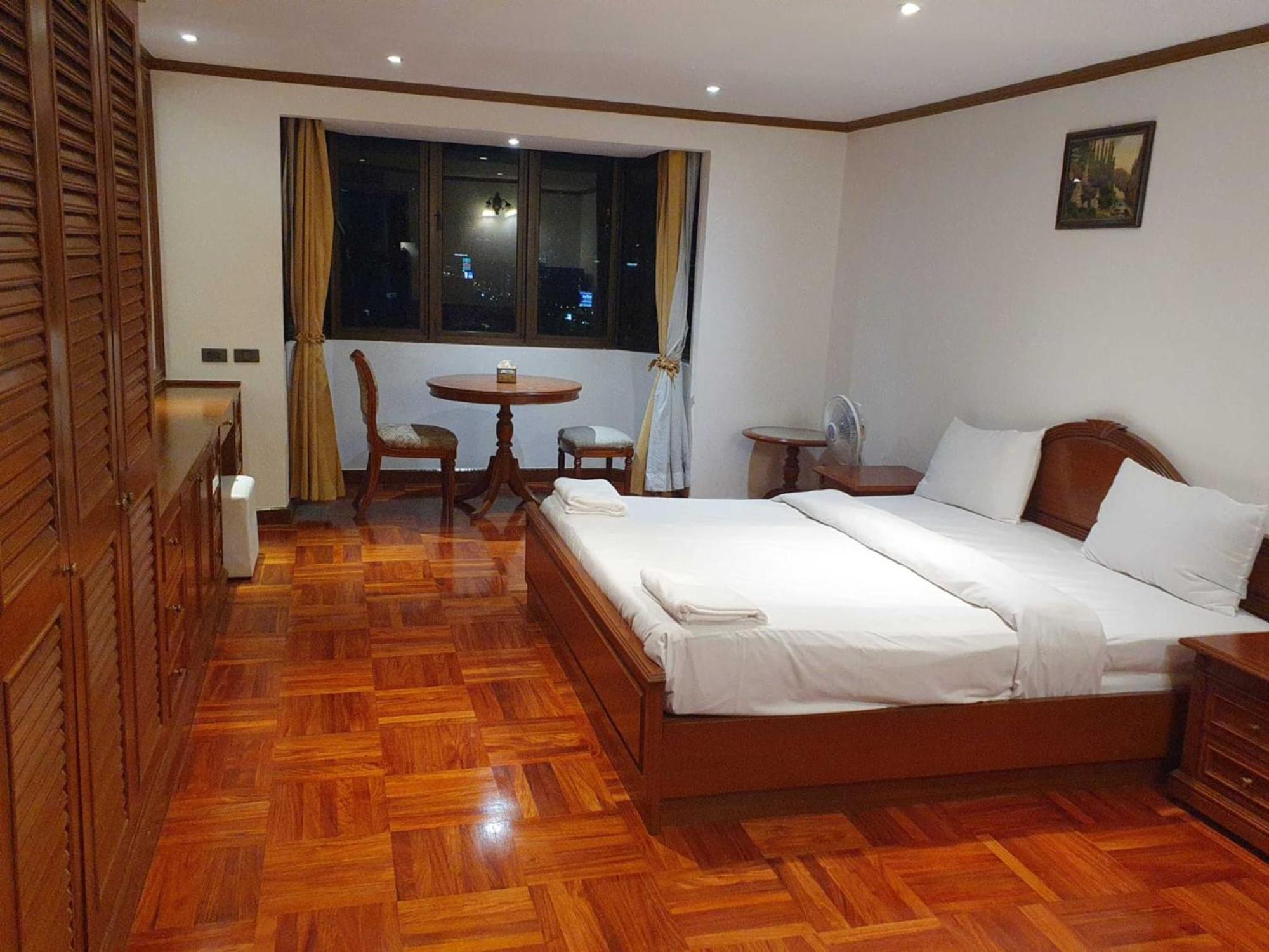 Affordable Serviced Apartments In Nana Omni Tower - Prime Sukhumvit Location Bangkok Exteriör bild
