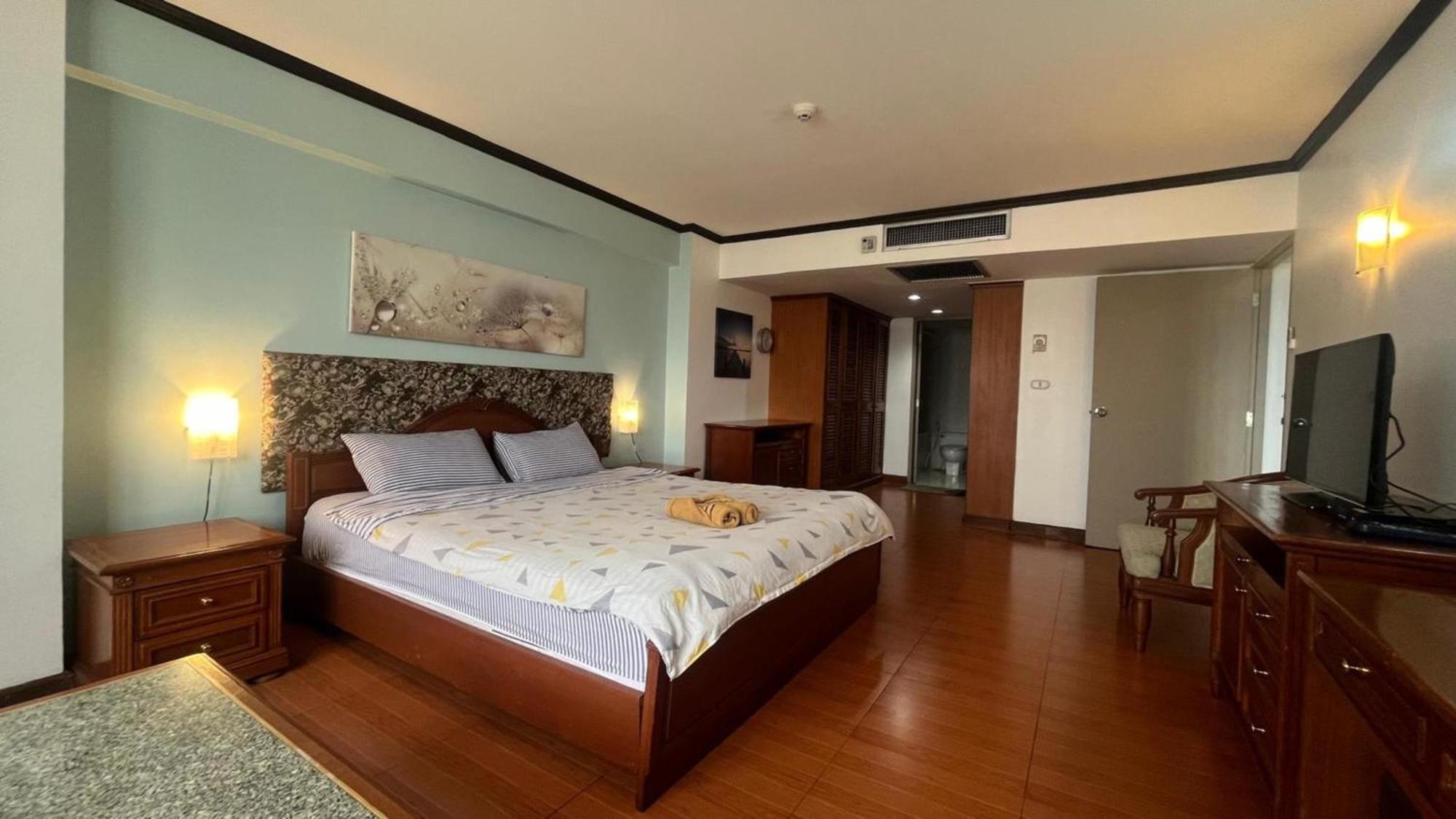 Affordable Serviced Apartments In Nana Omni Tower - Prime Sukhumvit Location Bangkok Exteriör bild